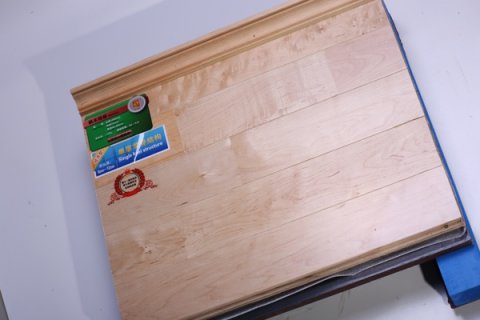 选运动木地板就要尽量选专业的