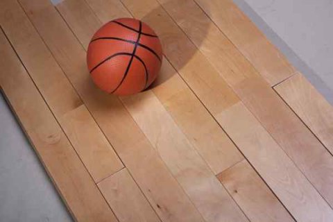 一个标准室内篮球场木地板需要多少钱