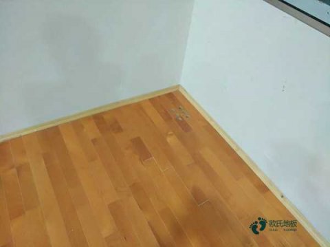 如何对篮球馆木地板进行翻新