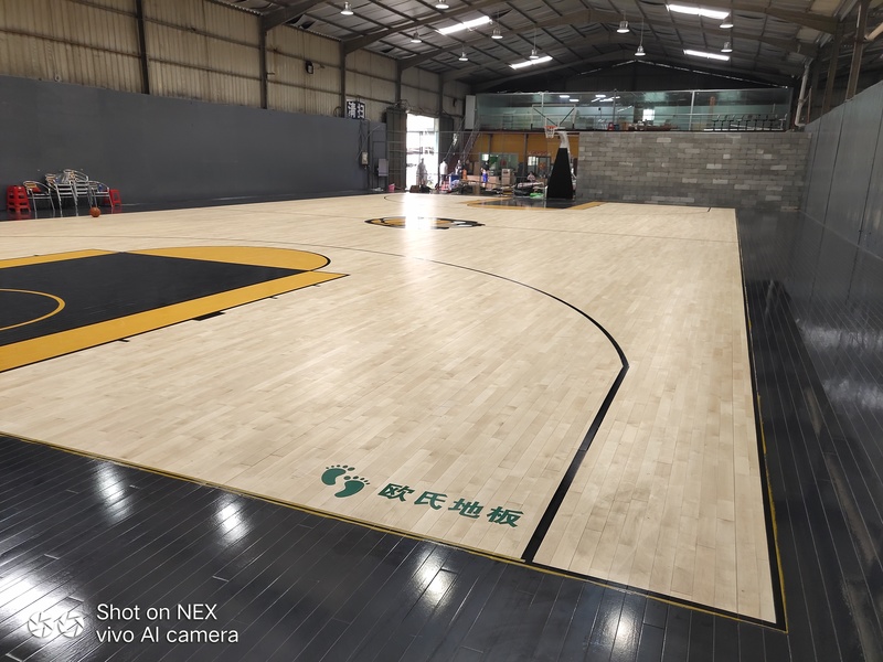 泉州侨乡壹吨篮球场体育木地板施工案例