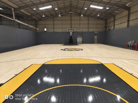 泉州侨乡壹吨篮球场体育木地板施工案