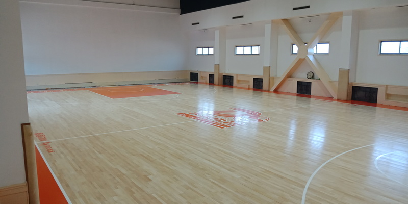 北方温泉会议中心篮球场运动木地板施工案例6