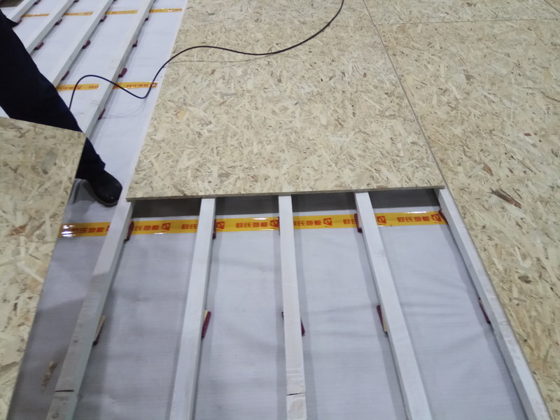 重庆市九龙坡区友动力羽毛球木地板施工案例3