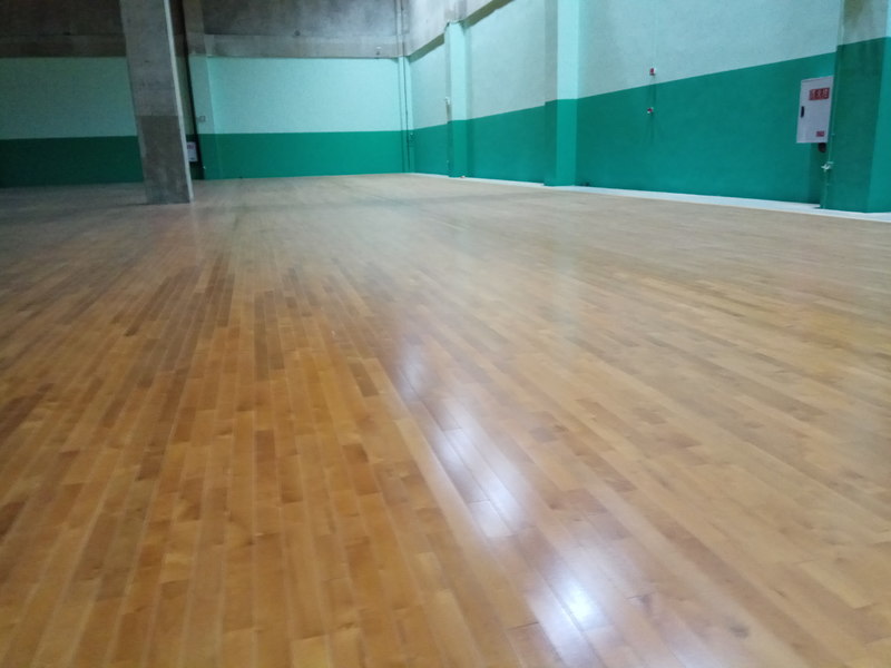 重庆市九龙坡区友动力羽毛球木地板施工案例5