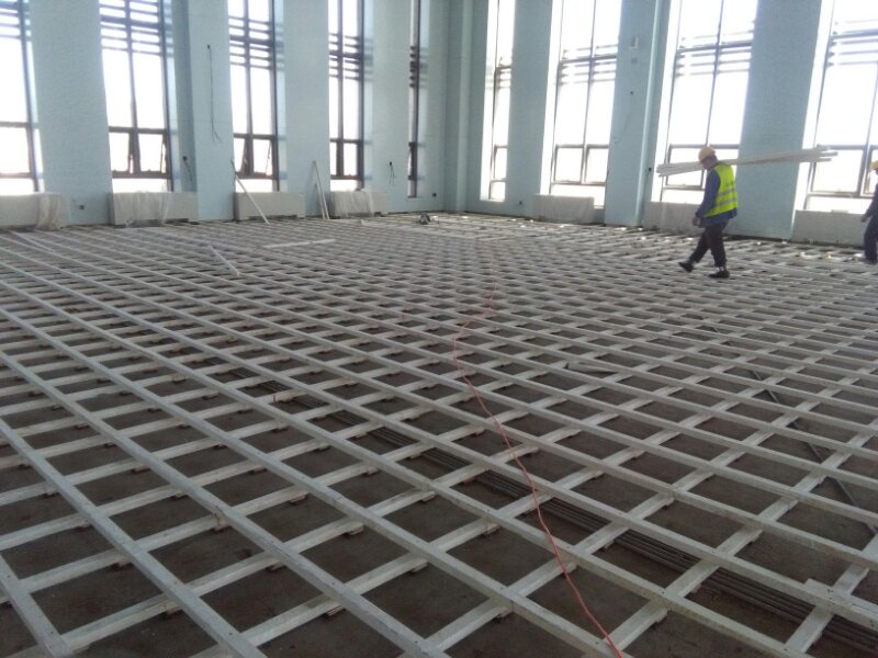 甘肃敦煌大酒店羽毛球场和网球场运动木地板铺设工程2