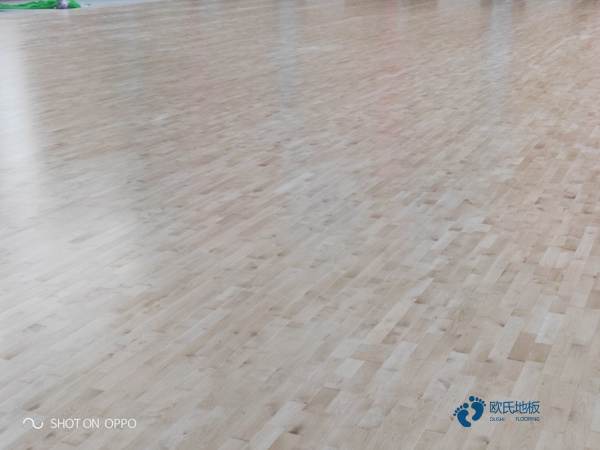 篮球运动地板不同阶段的维护方法