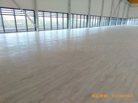 武汉青山区江滩体育馆体育木地板铺装
