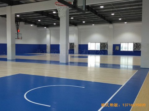 上海虹梅南路2599鑫空蓝球馆体育地板