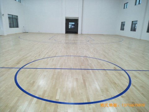 湖北鄢家河三组篮球馆体育木地板铺装