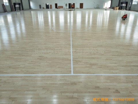 江苏新能源科技公司篮球馆运动地板铺