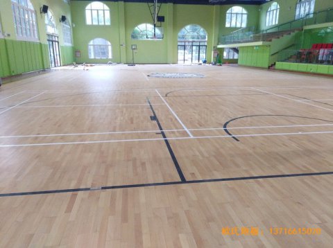 深圳普林斯顿小学篮球馆运动地板施工