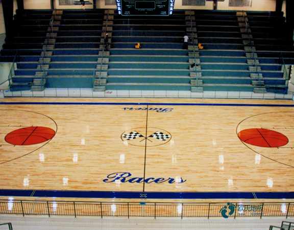 篮球场木地板油漆施工现场3