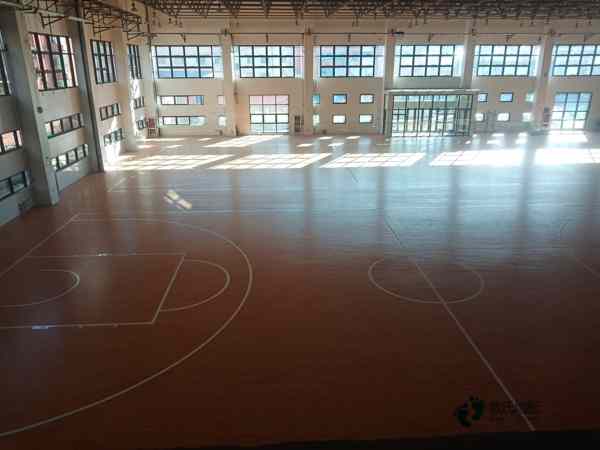小学篮球馆木地板施工3