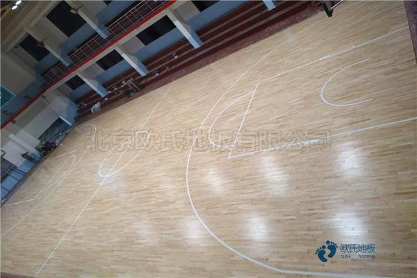 篮球馆实木地板施工2