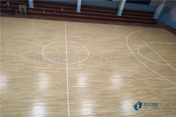 篮球馆实木地板施工1
