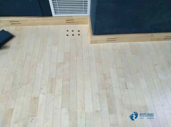 学校篮球木地板的变形量2