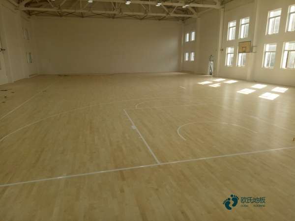 篮球场运动木地板保养2