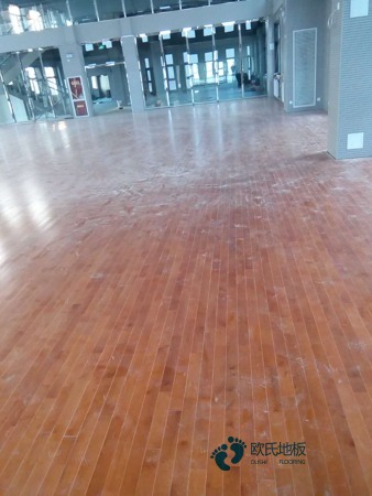 篮球场运动木地板保养3