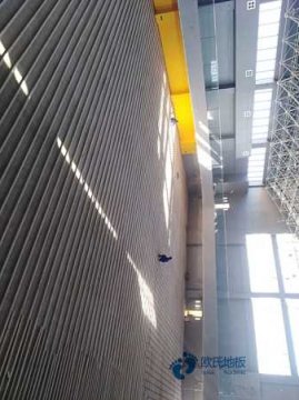 双层龙骨运动场馆地板清洁保养