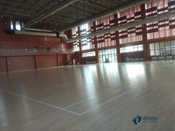 大学运动篮球地板施工流程2