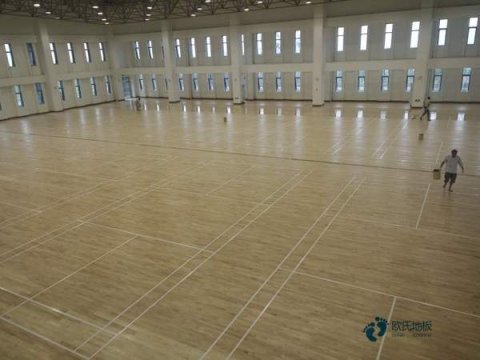 学校篮球馆木地板如何选