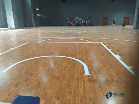 学校篮球木地板耐磨层