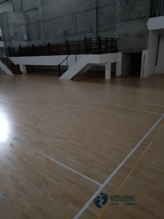 体育篮球场木地板2