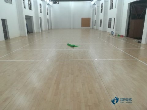 专业运动木地板安装